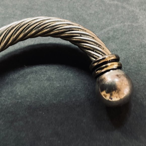 Women's Classic Cable Style Faux Bracelet EUC - Picture 2 of 6